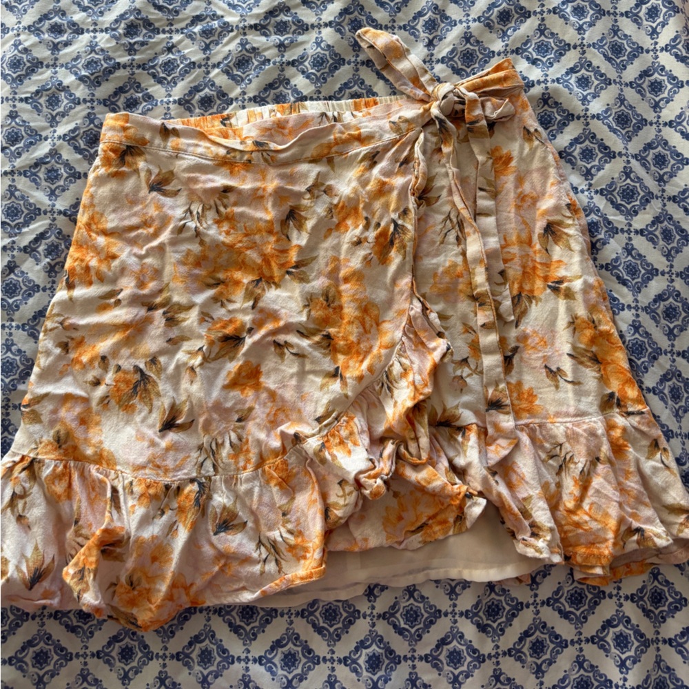 American Eagle Peach and Cream Skirt